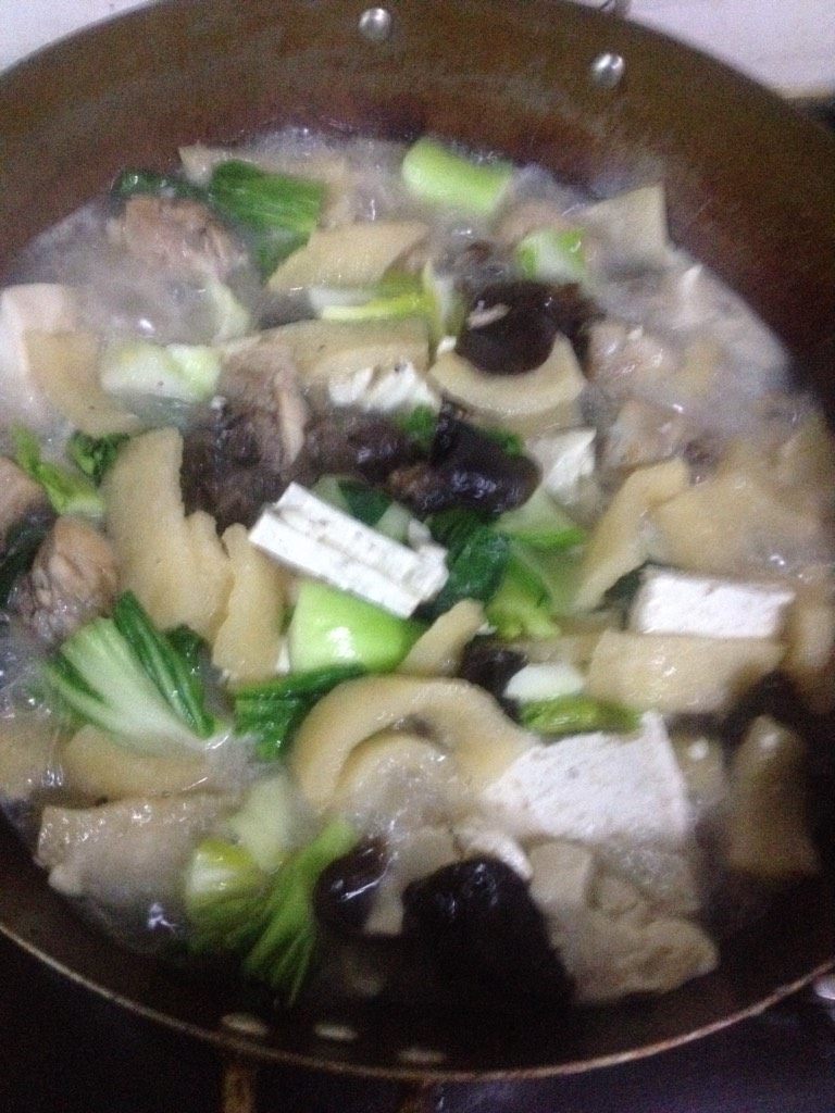 鸡肉清汤火锅