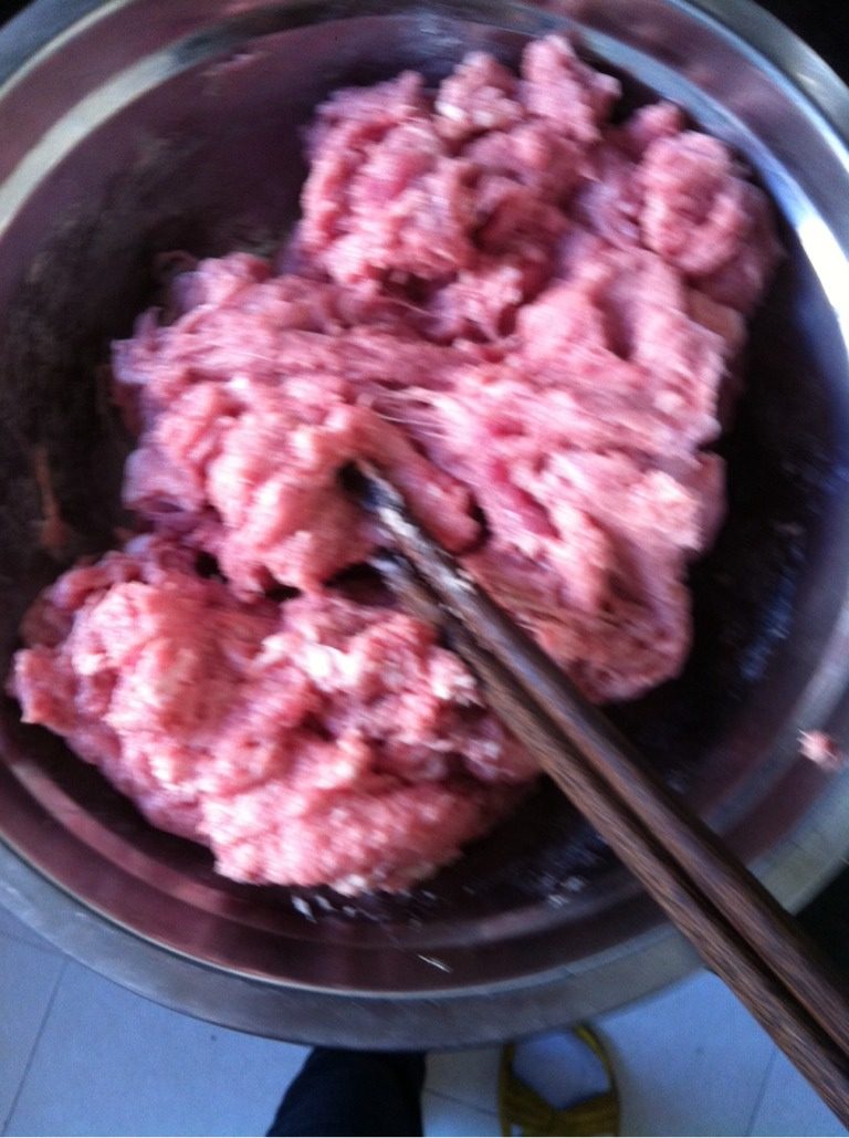 自制羊肉丸,打好后如图