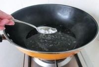 开水白菜,
胡椒粉、盐烧沸后,