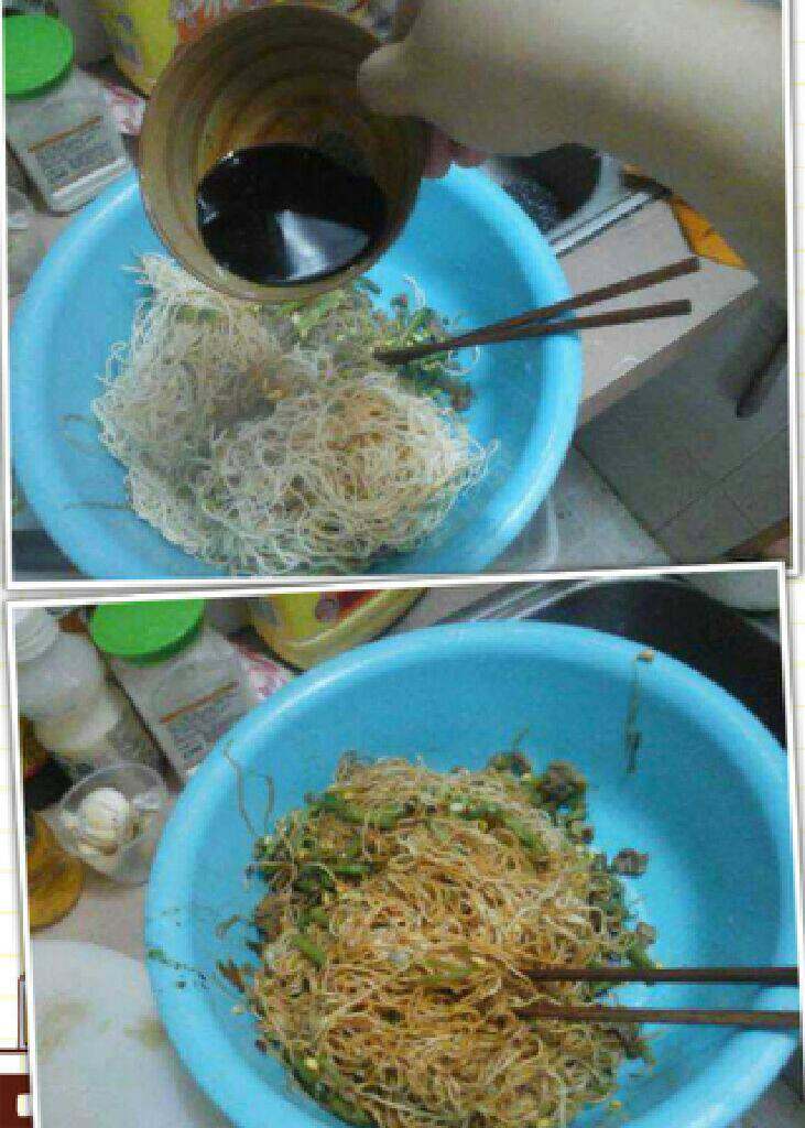 卤面条,把菜和面条倒进干净的盘里,加老抽,香油,盐,五香粉,鸡精拌均匀