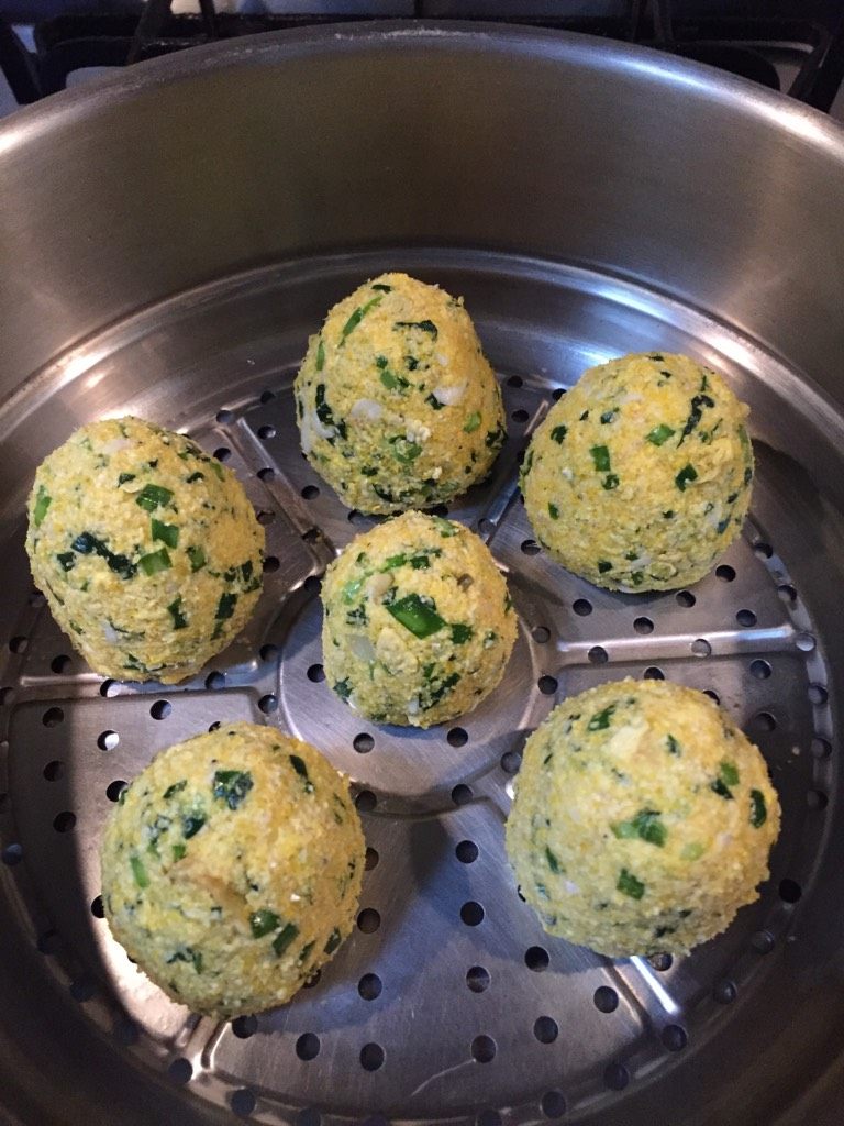 韭菜鸡蛋菜窝头,凉水上屉，水开后蒸制15分钟，关火焖3分钟