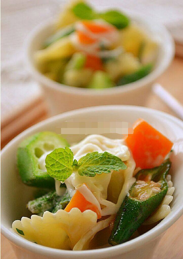 时蔬沙拉拌蝴蝶意面