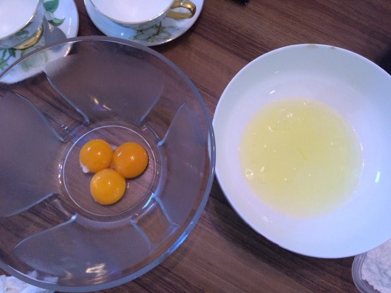 奶油蛋糕,鸡蛋蛋白白黄分开