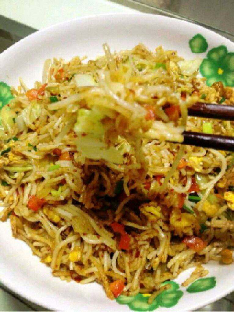 孜然炒米粉,好了盛出装盘。