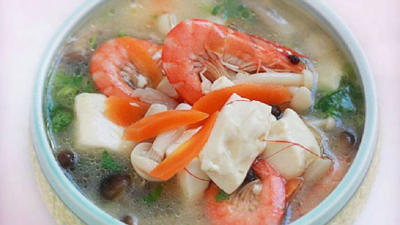 鲜虾菌菇汤