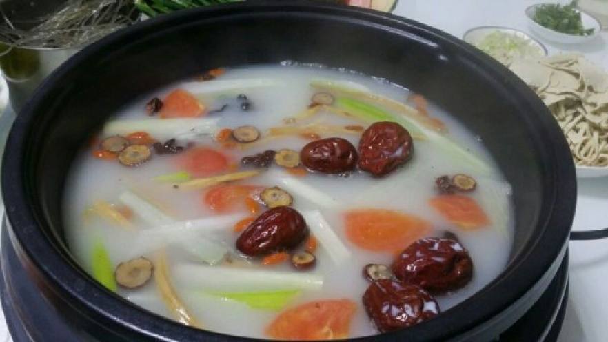 自制【清汤牛奶火锅】