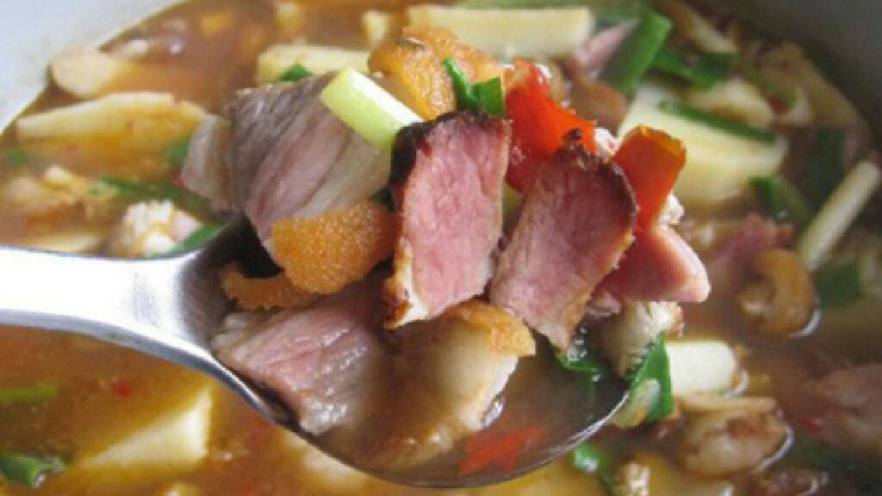 自制【腊肉炖土豆火锅】