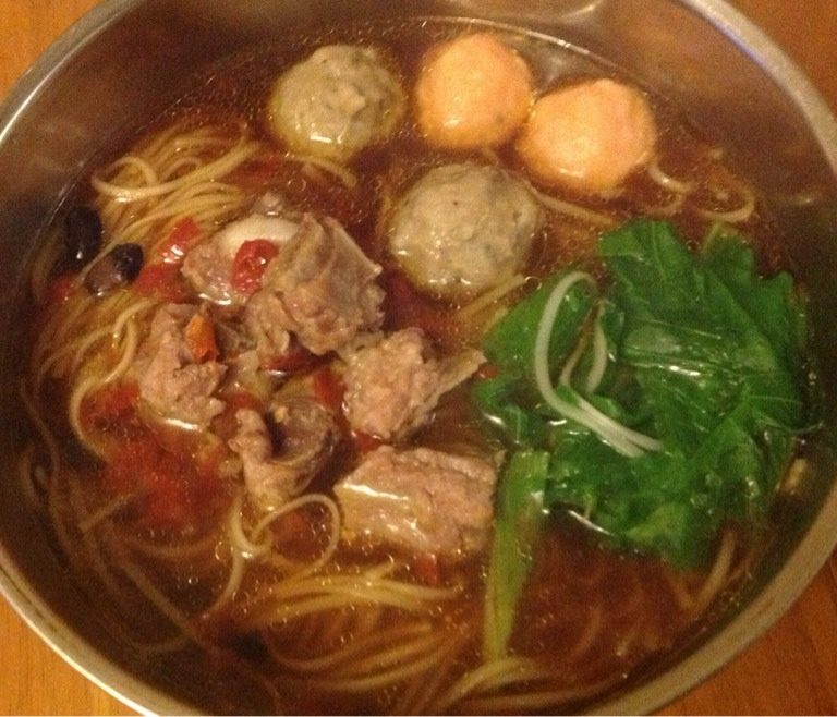 排骨丸子汤面
