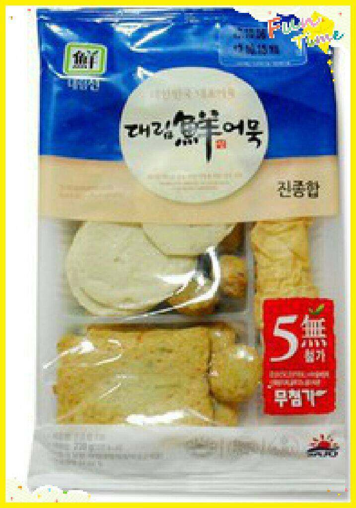 自制芝士年糕火锅,组合的韩国鱼饼,挺鲜的花样也多,适合摆盘