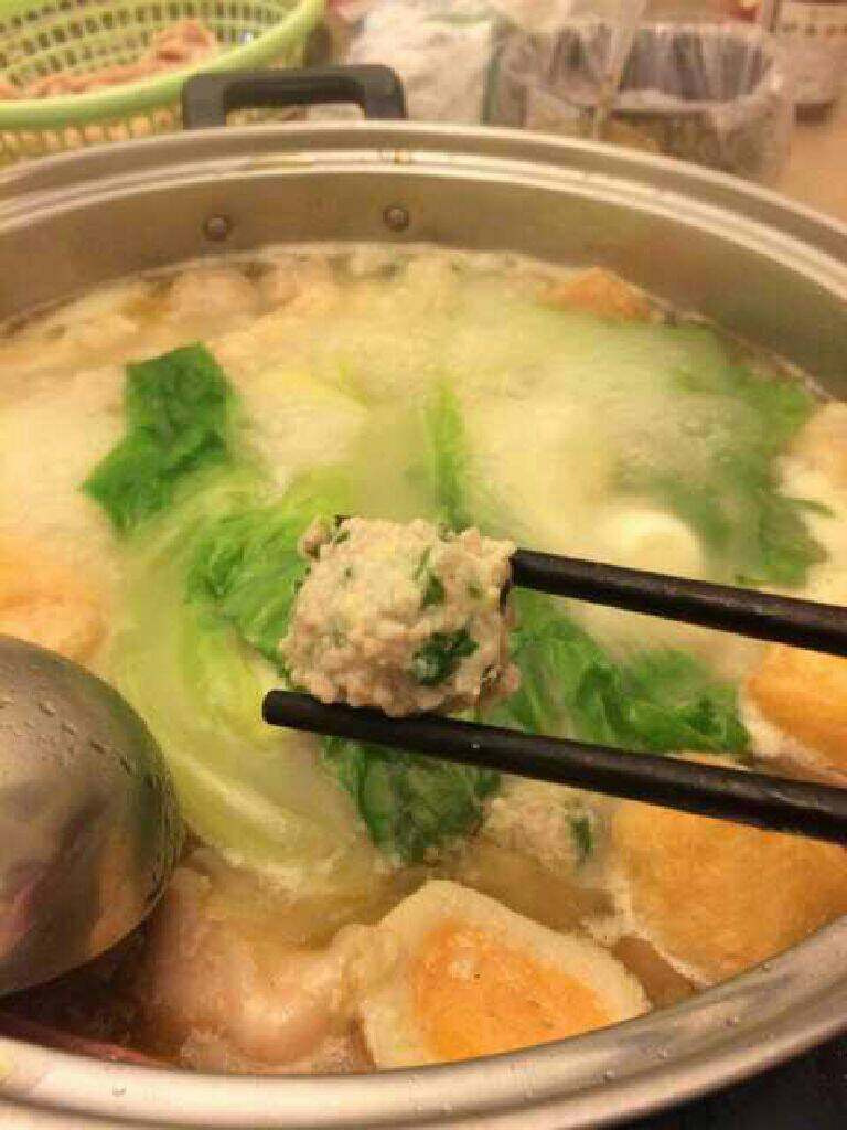 自制高汤火锅,像丸子，猪肉片这些的边吃边煮