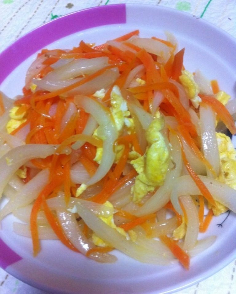 胡萝卜、洋葱炒鸡蛋