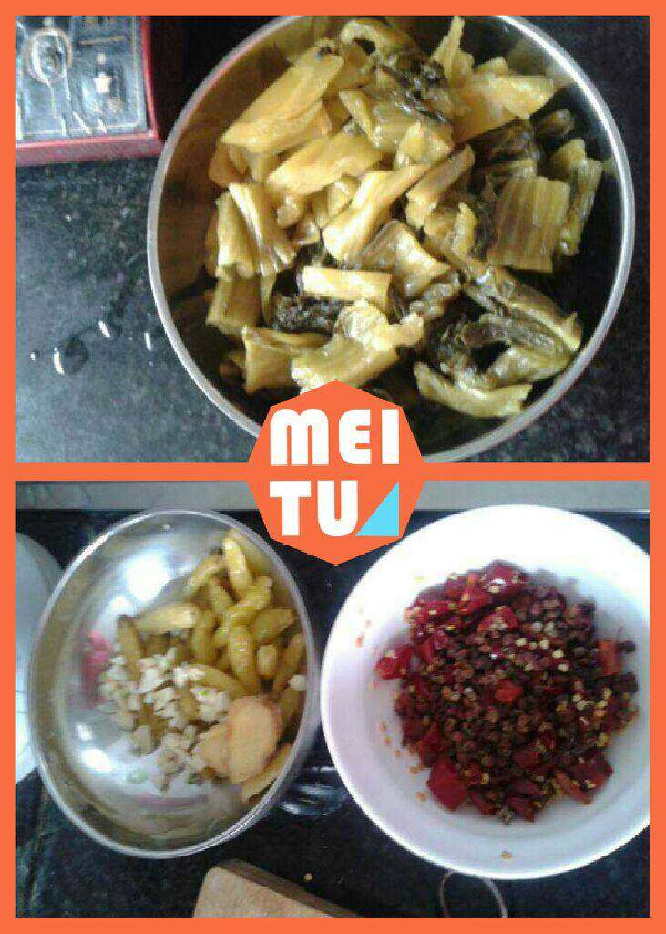 酸菜鱼,准备调料。<a style='color:red;display:inline-block;' href='/shicai/ 3361'>酸菜</a>切了备用，<a style='color:red;display:inline-block;' href='/shicai/ 86464'>干红辣椒</a>，<a style='color:red;display:inline-block;' href='/shicai/ 82'>小米椒</a>，<a style='color:red;display:inline-block;' href='/shicai/ 700'>花椒</a>，<a style='color:red;display:inline-block;' href='/shicai/ 37'>姜</a>，蒜粒