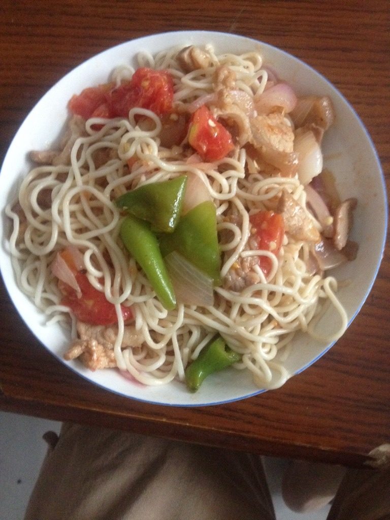 西红柿猪肉炒面