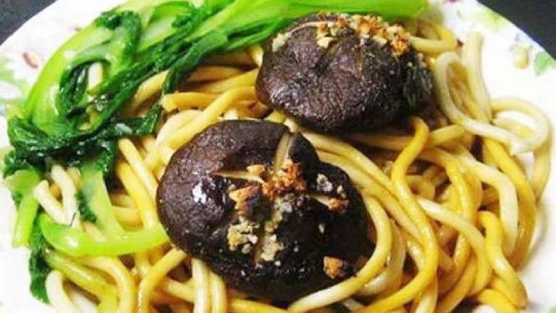 青菜香菇凉拌面