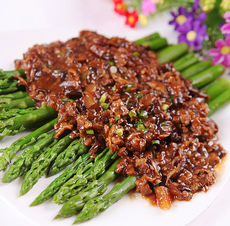 酱烧牛肉末芦笋