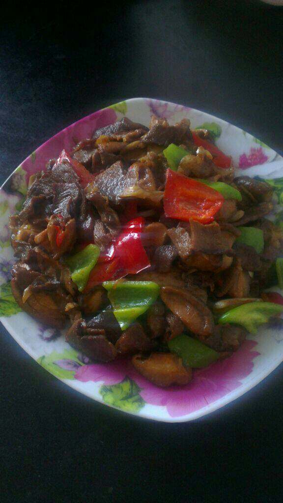 肉片炒香菇,盛盘即可！