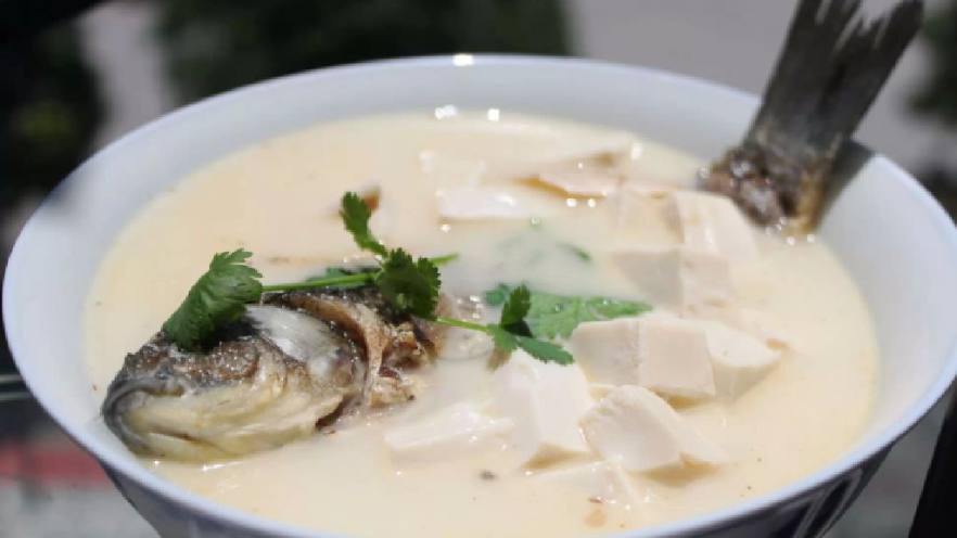 咸鲜鲫鱼豆腐汤