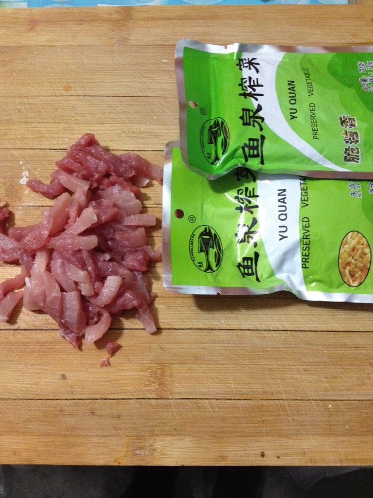 肉丝榨菜,如图所需材料