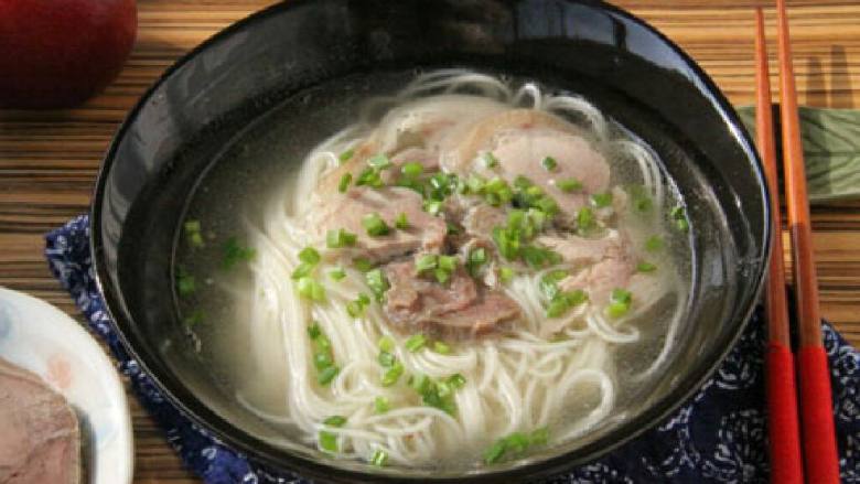 原汁猪蹄焖面