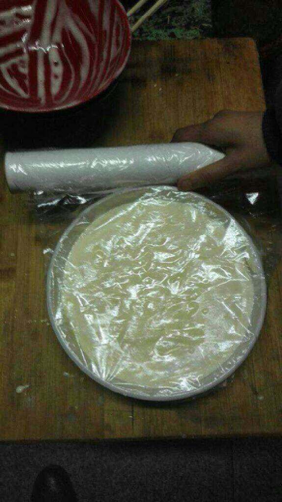 蒸蛋糕~不上火,倒入容器里,盖上保鲜膜
