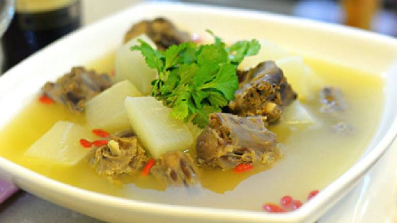 清炖萝卜牛尾汤