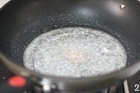 老婆饼(椰蓉馅),
大火煮开至沸腾锅内冒泡,然后转小火