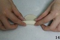 老婆饼(椰蓉馅),
擀开后,从上而下卷起来