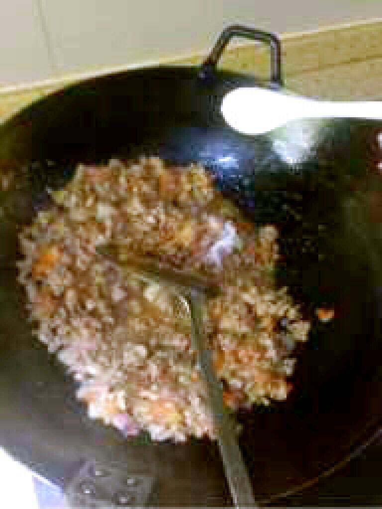 意大利面,加点盐和<a style='color:red;display:inline-block;' href='/shicai/ 699'>番茄酱</a>翻炒出锅