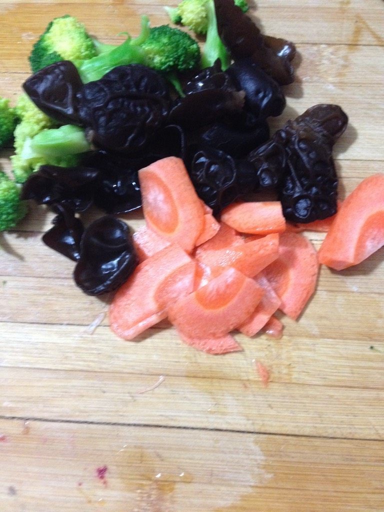 香炒豆腐泡,如图辅料