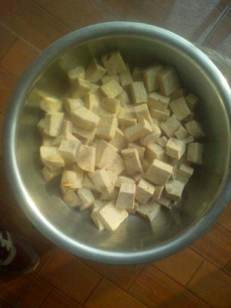 自制臭豆腐,晾好后，放盆里唔臭，也要3至7天，