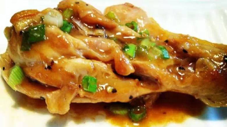 葱香黑椒煎鸡腿