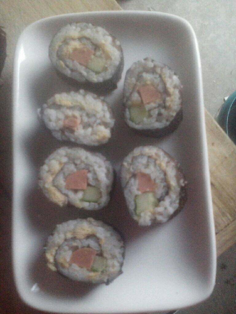 肉松寿司,切好摆盘