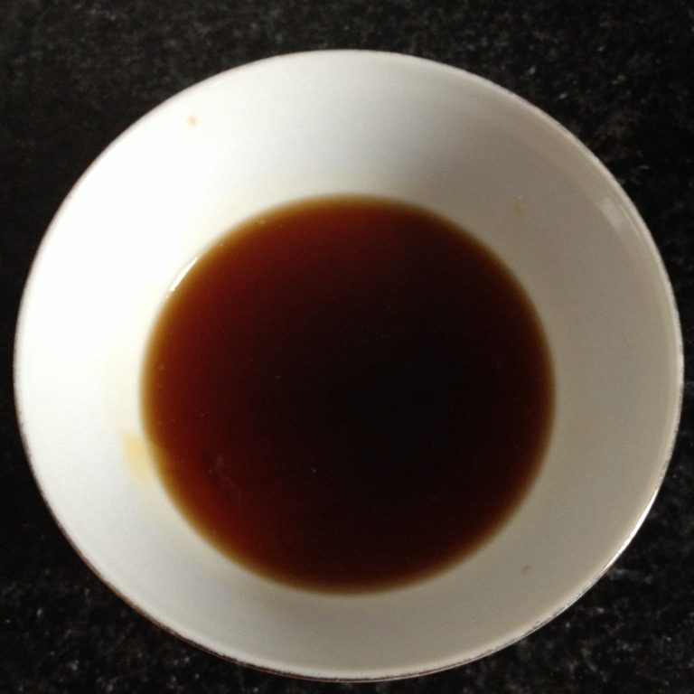 照烧鸡腿,将<a style='color:red;display:inline-block;' href='/shicai/ 788'>生抽</a>、料酒、<a style='color:red;display:inline-block;' href='/shicai/ 865'>蜂蜜</a>混合调成酱汁