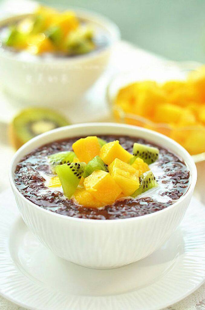 椰香黑米水果粥