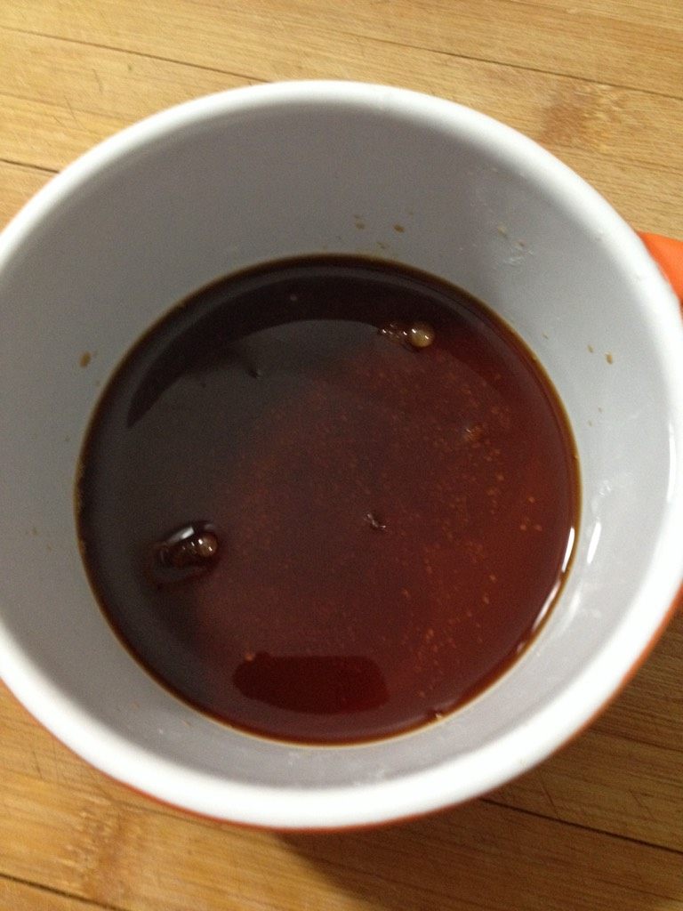 日式猪排饭,如图酱油汁,蜂蜜,在锅里煮开