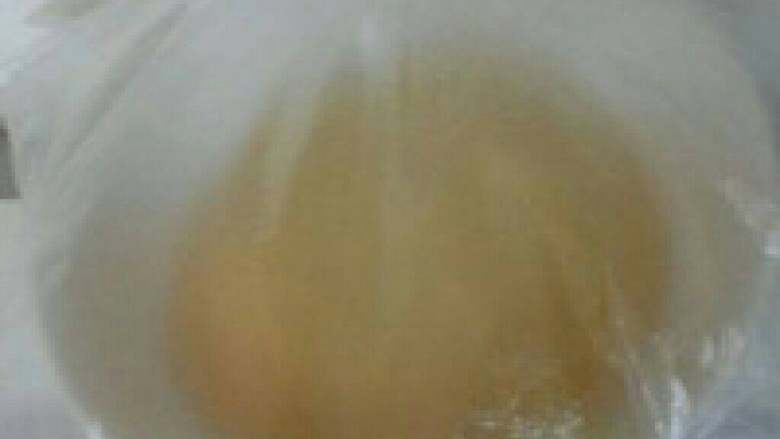 正宗法国传统Brioche,把面团放进碗里,盖好放暖气上 家发酵至2倍大。