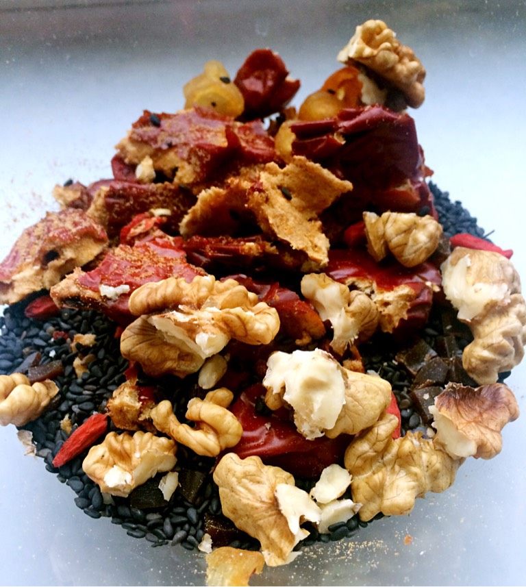 阿胶补血羹,将材料洗净，<a style='color:red;display:inline-block;' href='/shicai/ 2470'>红枣</a>去核，混合在一起