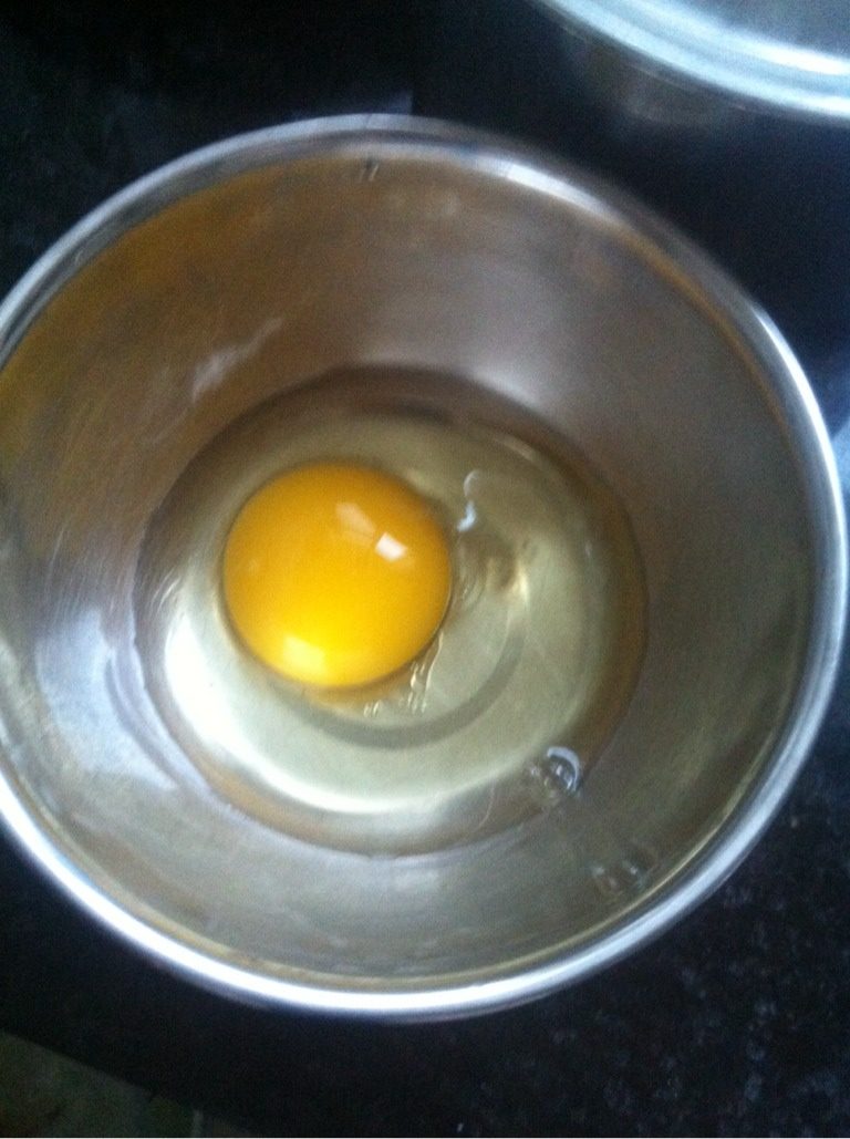 炒饭,<a style='color:red;display:inline-block;' href='/shicai/ 9'>鸡蛋</a>打散下油锅炒成小块盛出备用