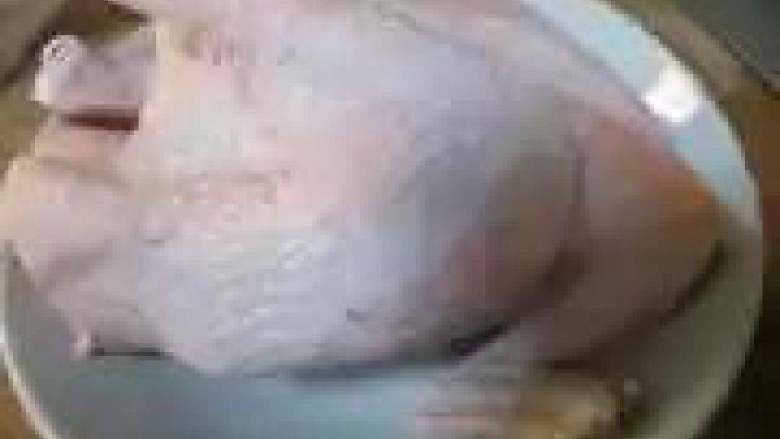 电饭锅版盐焗鸡,鸡治净,按照我家的习惯,去掉了鸡爪、鸡头和鸡脖——因为这些部位基本没人吃,还浪费我的调料。