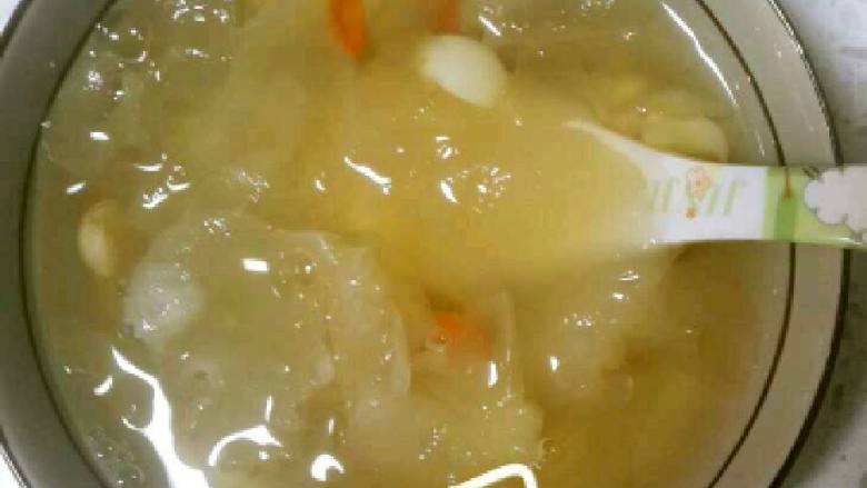 枸杞银耳莲子羹