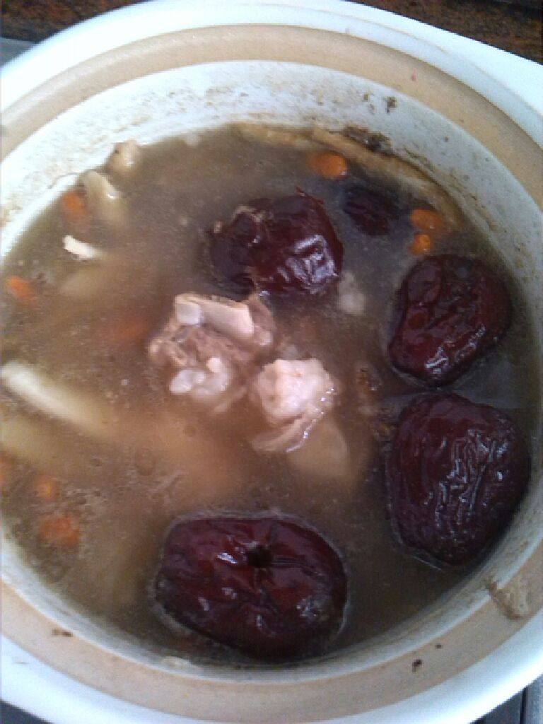 当归红枣羊肉煲