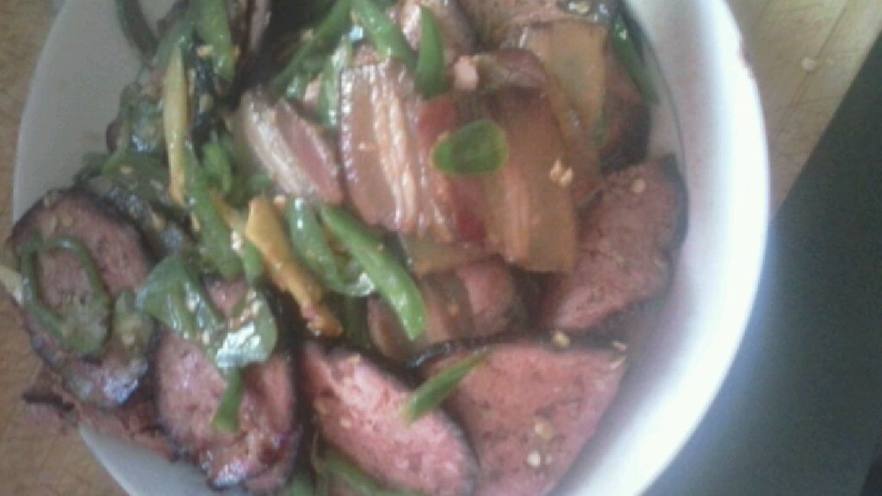 （湖南家常菜）肉圆子炒腊肉
