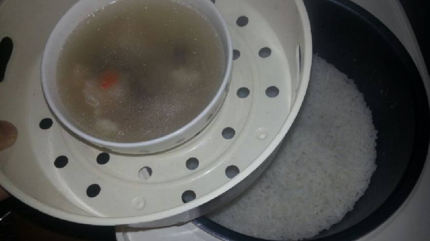 电饭煲菜谱之白饭 瘦肉汤