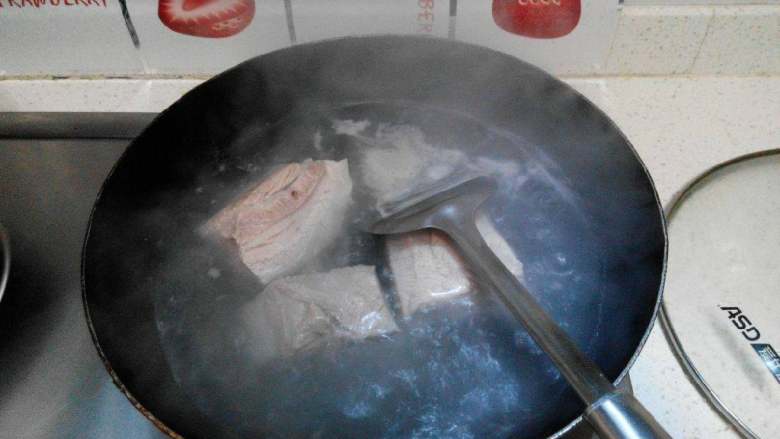 一品扣肉,<a style='color:red;display:inline-block;' href='/shicai/ 36099'>猪五花肉</a>,飞水