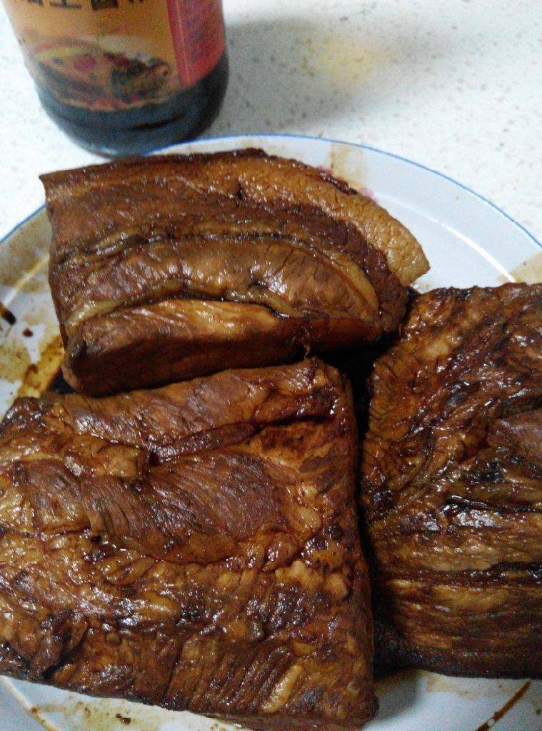 一品扣肉,如图,颜色上重一点