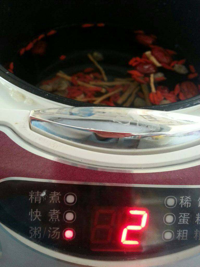 鸡汤,按下煲汤键定2小时