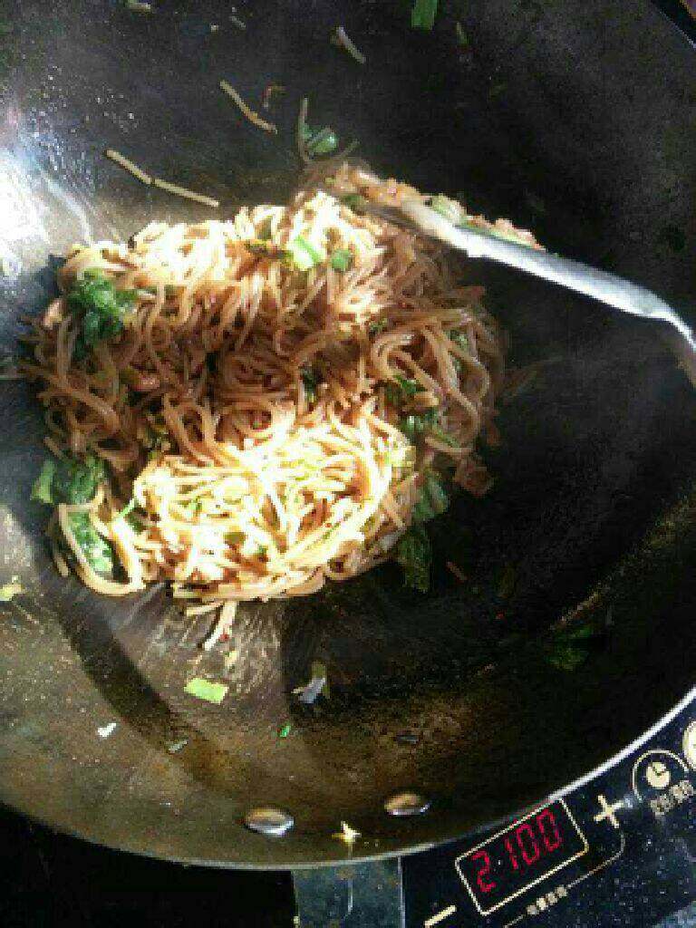 家常炒米粉,翻炒一下即可。