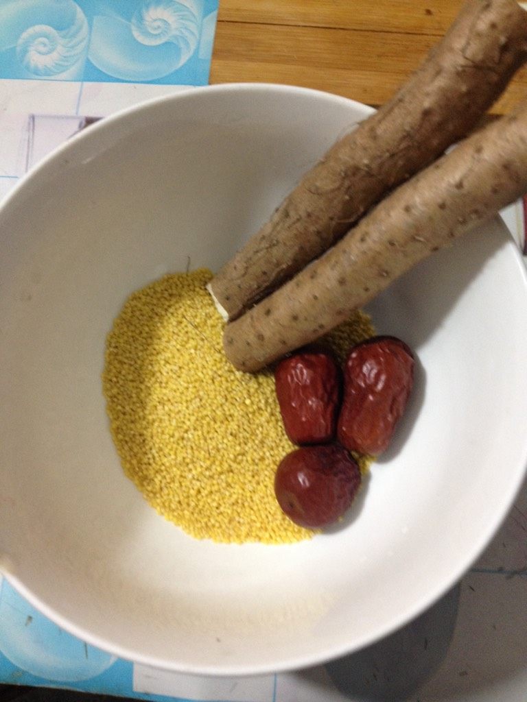 山药小米红枣粥,如图需要食材