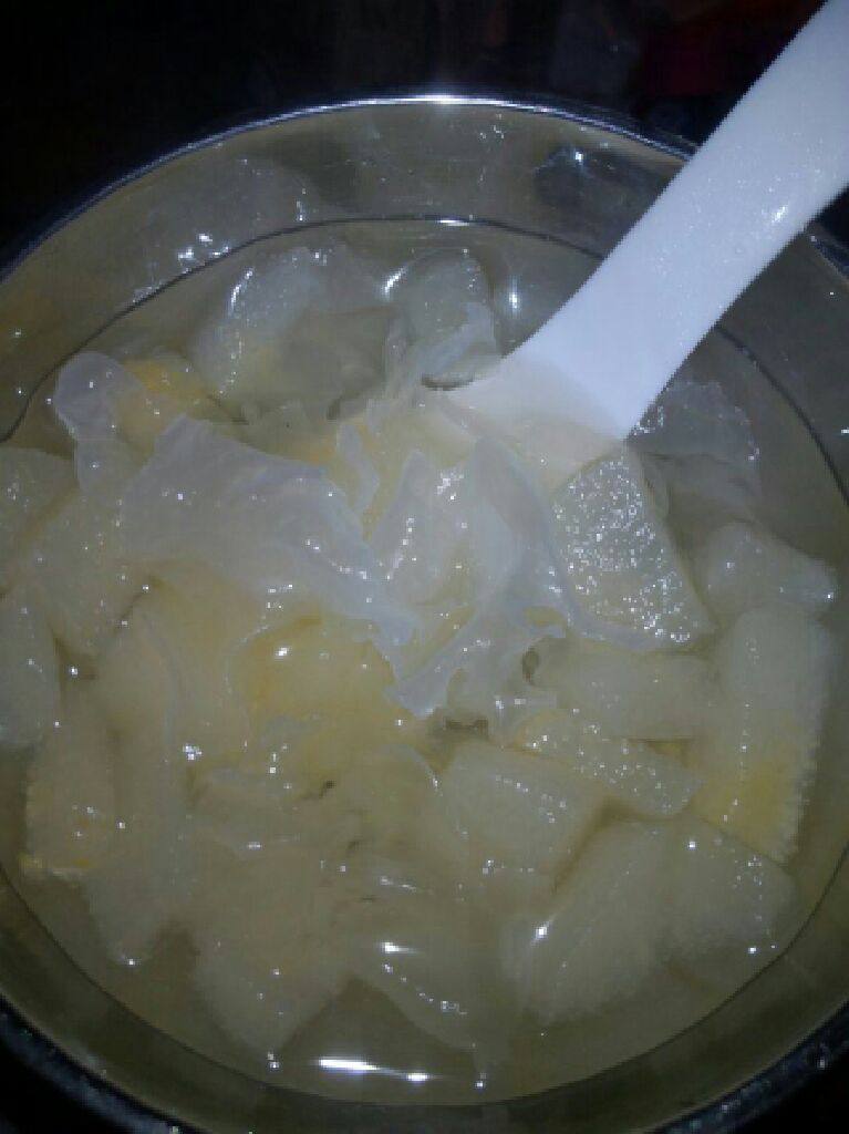 电饭锅菜谱 雪梨银耳汤