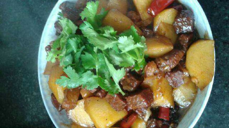 土豆焖牛肉